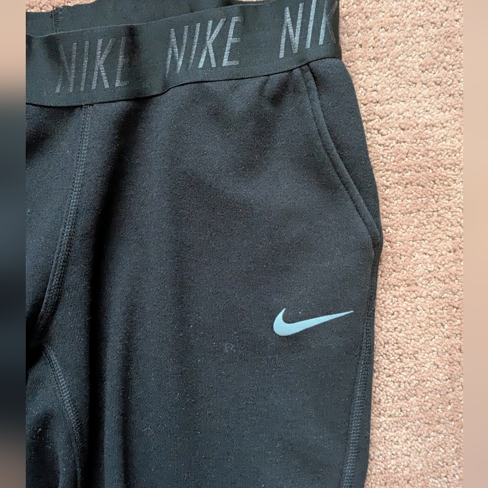 Nike Crop Sweatpants - Picture 3 of 4